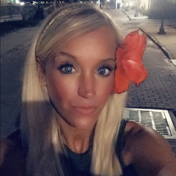 Meet your Posher, Jenny - Picture 2 of 5